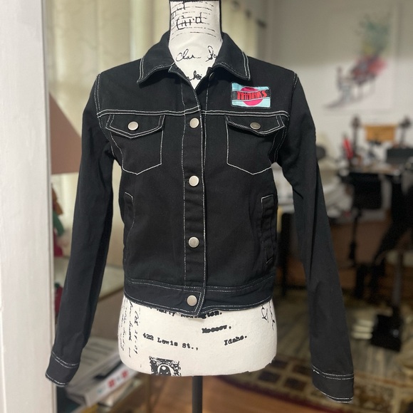 EUC Women’s Small Forever 21 Contrast Stitch Denim Jacket In Black - Picture 4 of 12